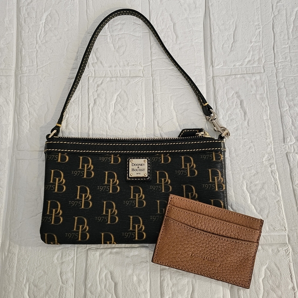 Dooney & Bourke Handbags - Dooney & Bourke Wristlet and Card Holder Set